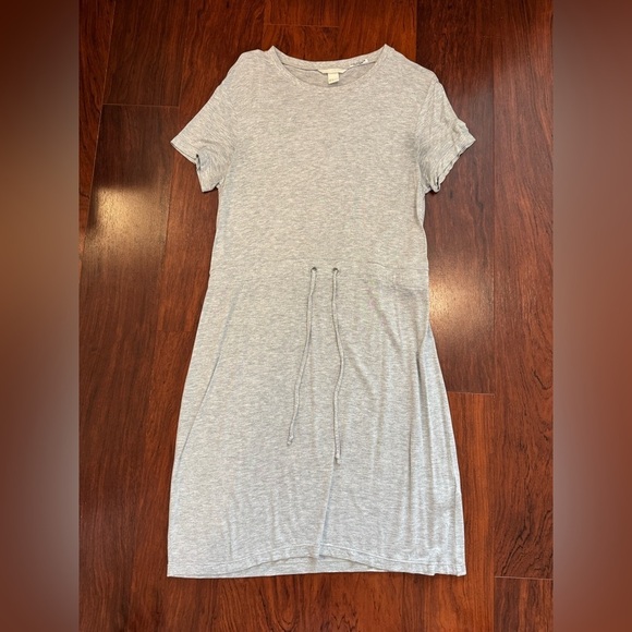 H&M Dresses & Skirts - Casual Gray T-Shirt Dress